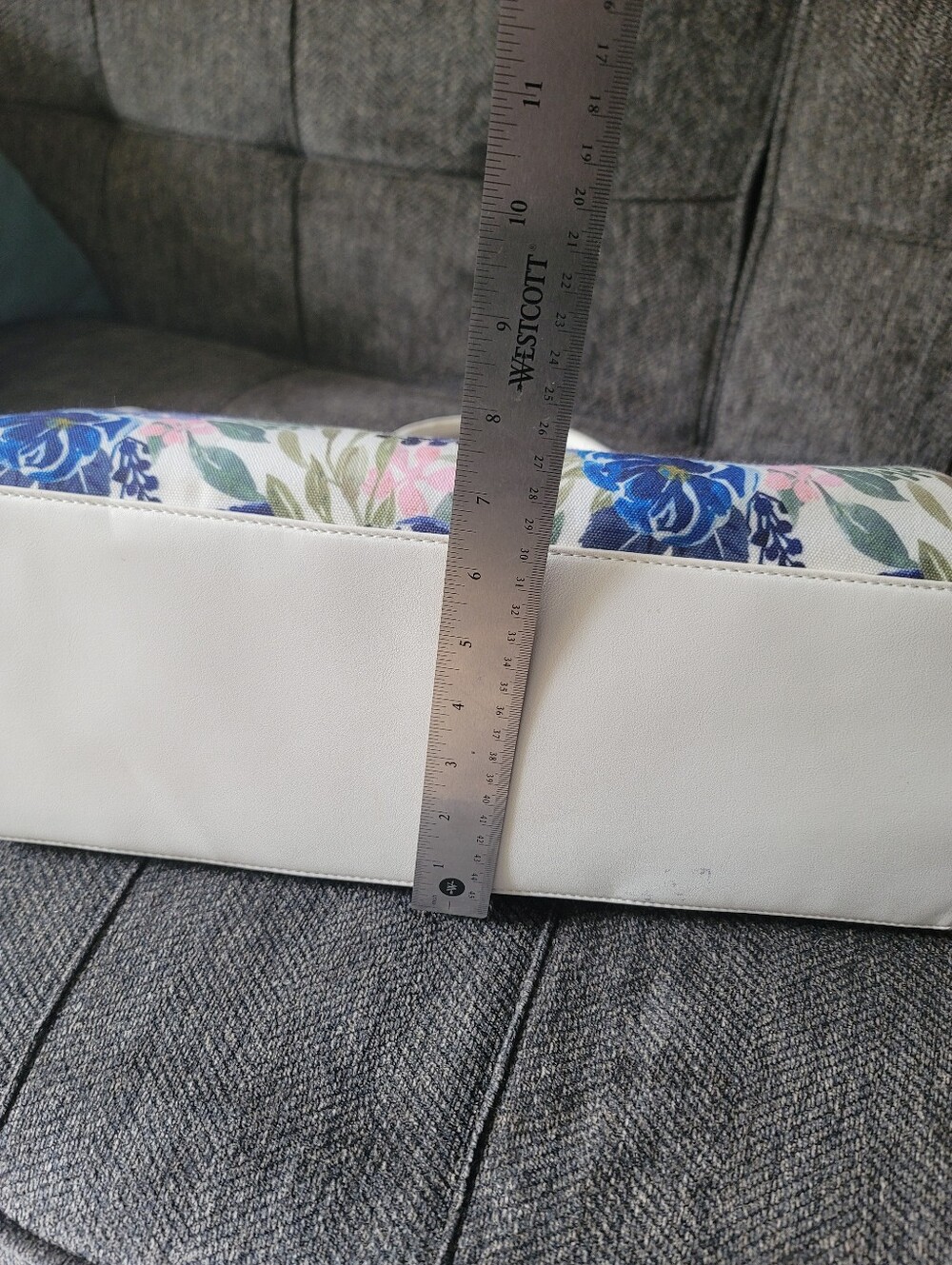 London Fog Floral Weekender Bag - Picture 7 of 14